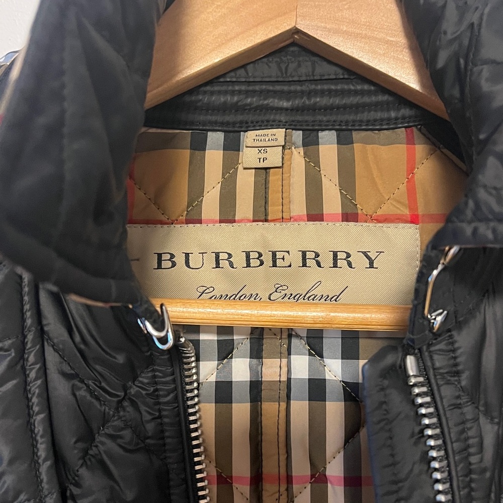 Burberry | Quilted coat with zipper, belt and removable hood, XS - Picture 6 of 6